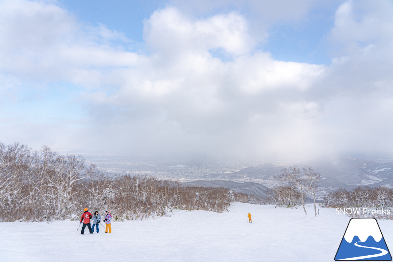 サッポロテイネ｜-10℃。雪質はパウダー。サミットエクスプレスに乗ってロング滑走を楽しみましょう！